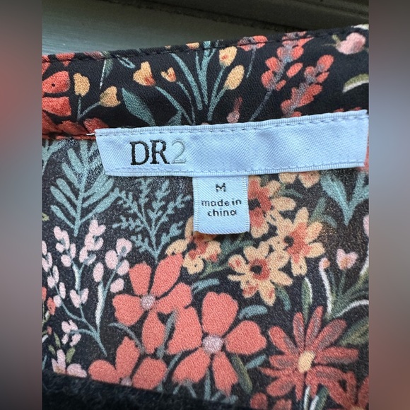 Beautiful colors blouse Size M - Picture 8 of 9